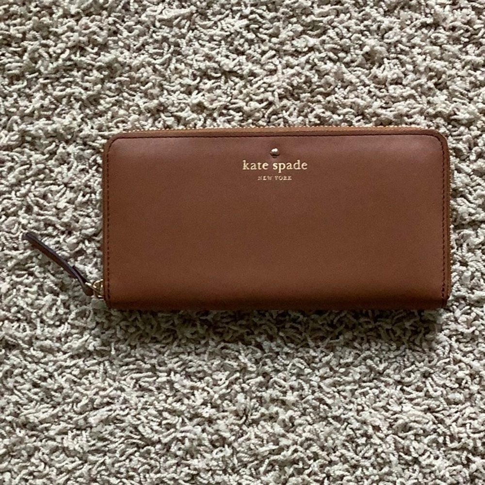 NWOT-Kate Spade zip around wallet